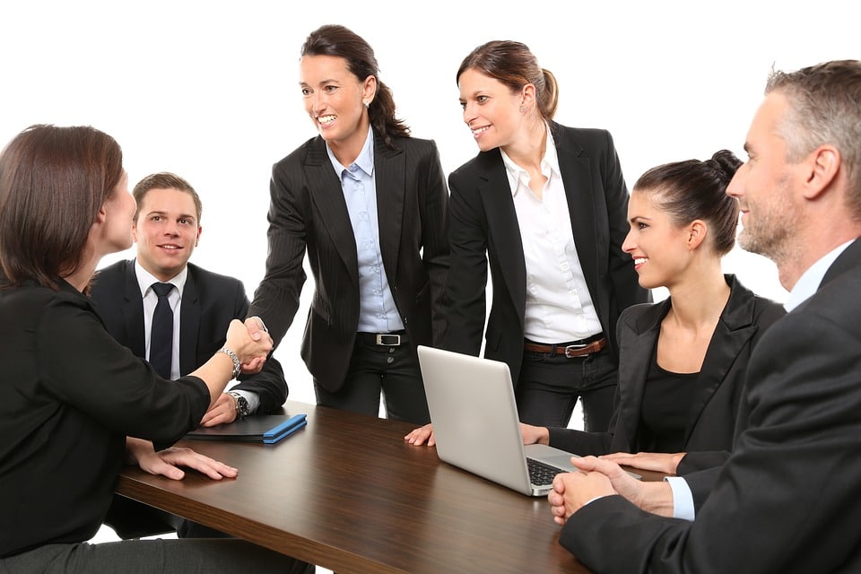 Team in einem Beratungsgespräch